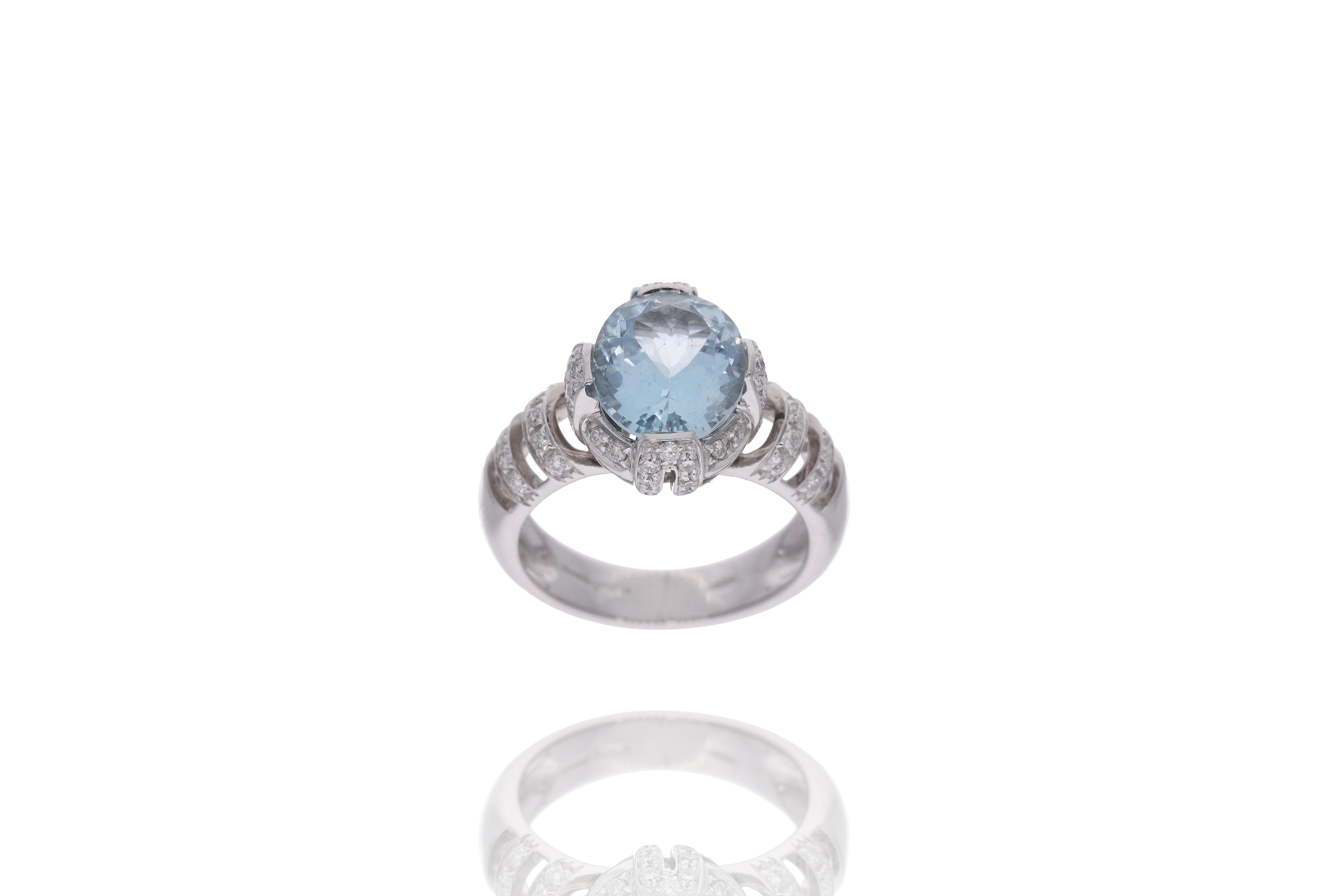 Anello con diamanti e acquamarina - Asta Preziosi