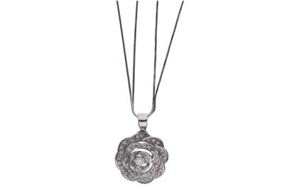 Collana con ciondolo con diamanti - Asta Preziosi Collana con ciondolo con diamanti - Asta Preziosi