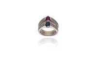 Anello con zaffiro, rubino e diamanti - Asta Preziosi Anello con zaffiro, rubino e diamanti - Asta Preziosi