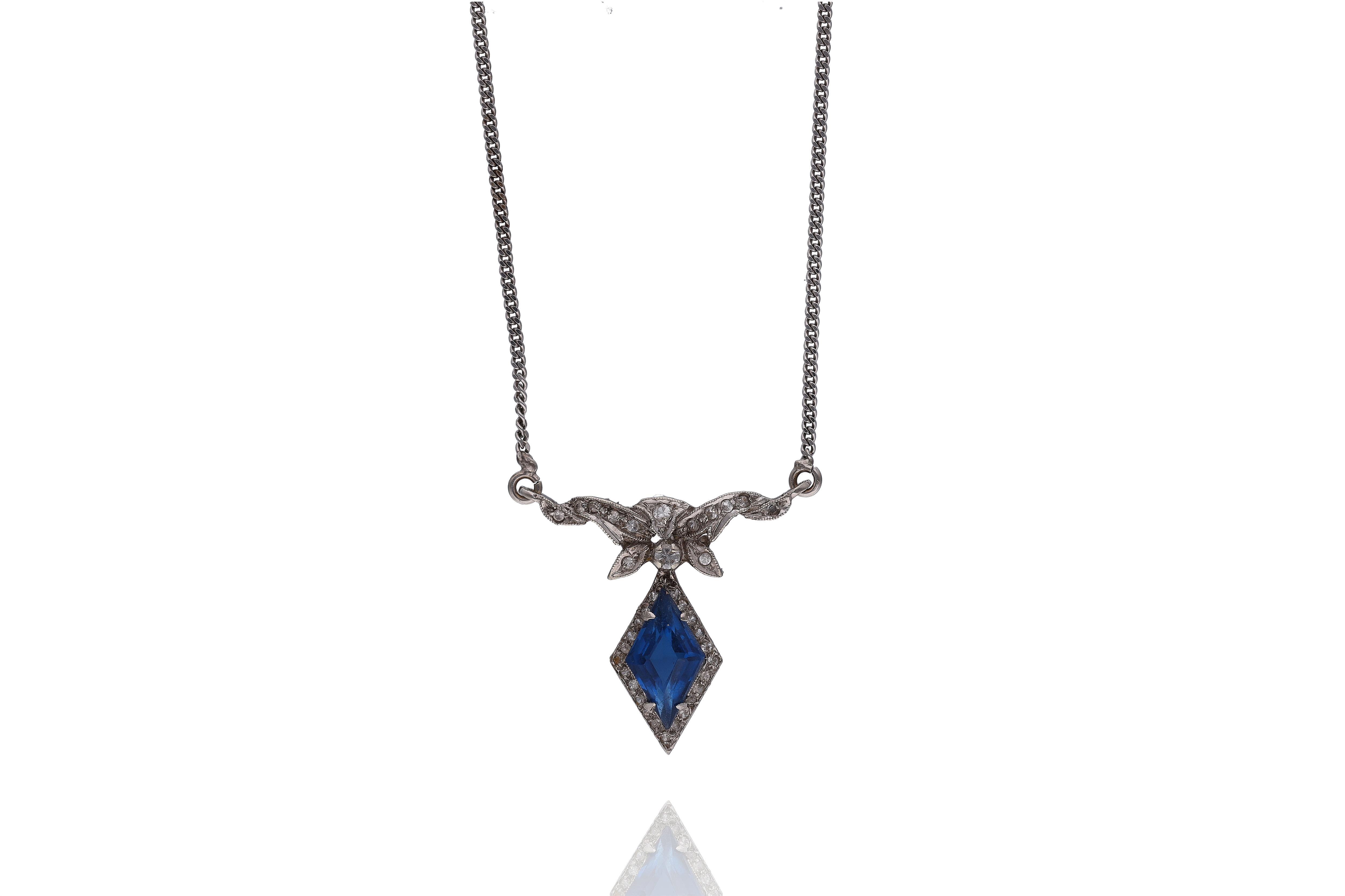 Collana con pietre - Asta Preziosi