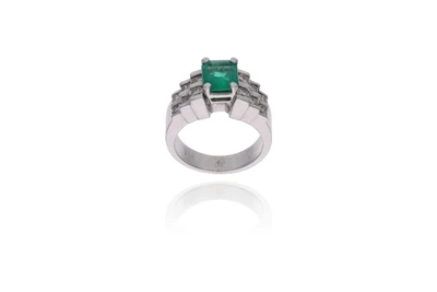 Anello con smeraldo e diamanti - Asta Preziosi Anello con smeraldo e diamanti - Asta Preziosi