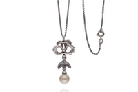Collana con ciondolo con perla e diamanti - Asta Preziosi Collana con ciondolo con perla e diamanti - Asta Preziosi