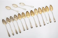 Sedici cucchiai in argento - Asta Preziosi Sedici cucchiai in argento - Asta Preziosi