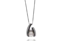 Collana e ciondolo con perla coltivata, diamanti e diamanti neri - Asta Preziosi Collana e ciondolo con perla coltivata, diamanti e diamanti neri - Asta Preziosi
