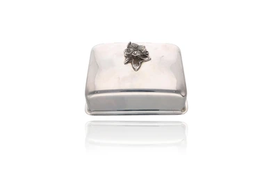 Burriera con coperchio in argento - Asta Preziosi Burriera con coperchio in argento - Asta Preziosi