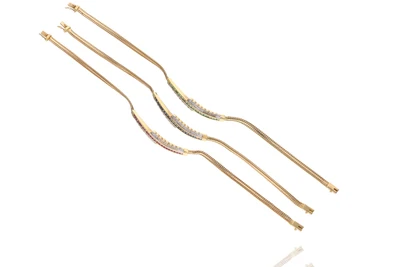 Tre bracciali con diamanti, rubini, zaffiri, smeraldi e pietre - Asta Preziosi Tre bracciali con diamanti, rubini, zaffiri, smeraldi e pietre - Asta Preziosi