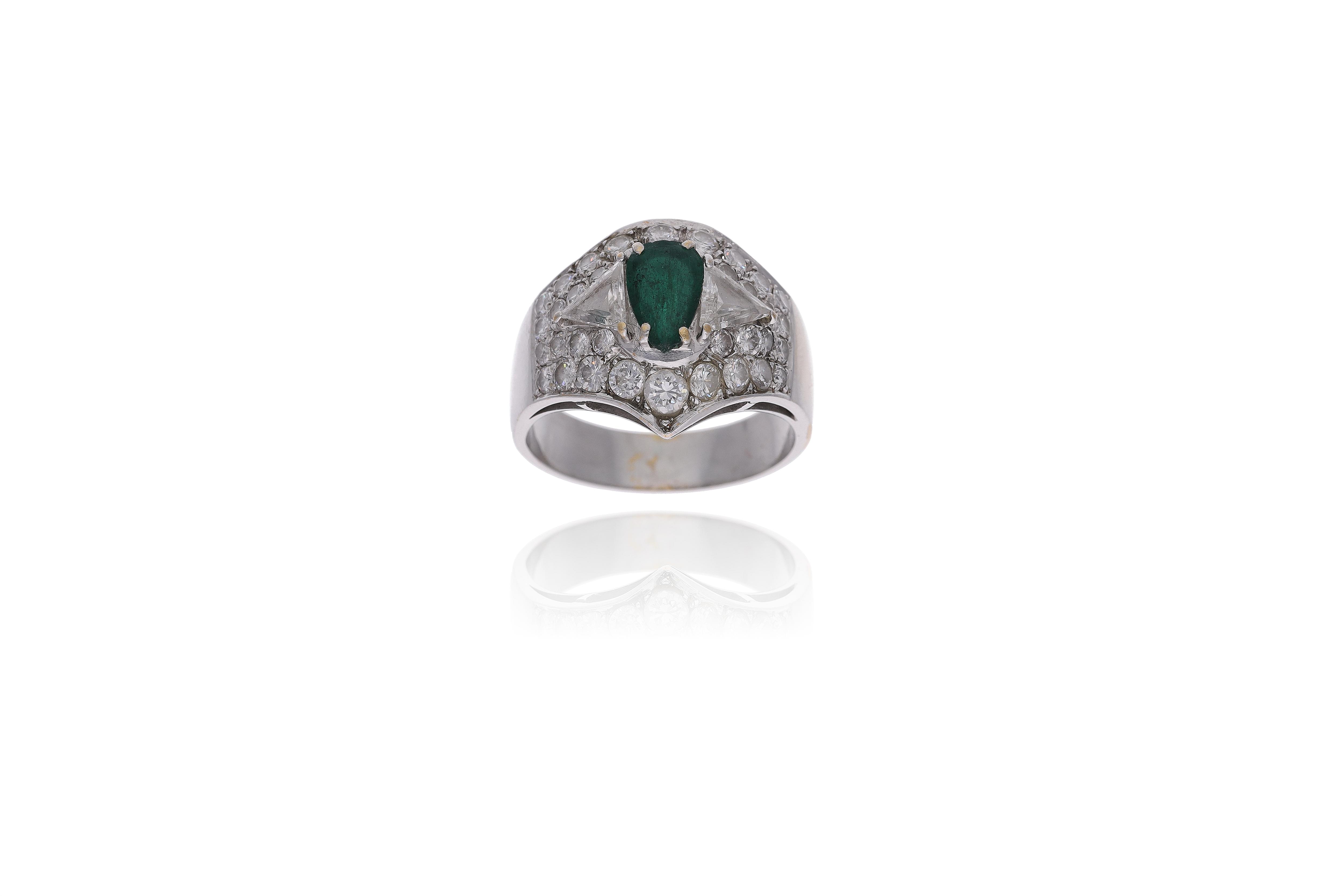 Anello con diamanti e smeraldo - Asta Preziosi