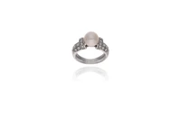 Anello con perla coltivata e diamanti - Asta preziosi Anello con perla coltivata e diamanti - Asta preziosi