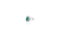 Anello con smeraldo e diamanti - Asta preziosi Anello con smeraldo e diamanti - Asta preziosi
