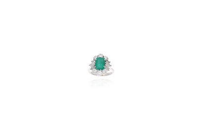 Anello con smeraldo e diamanti - Asta preziosi Anello con smeraldo e diamanti - Asta preziosi