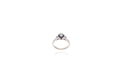 Anello con zaffiri e diamanti - Asta preziosi Anello con zaffiri e diamanti - Asta preziosi