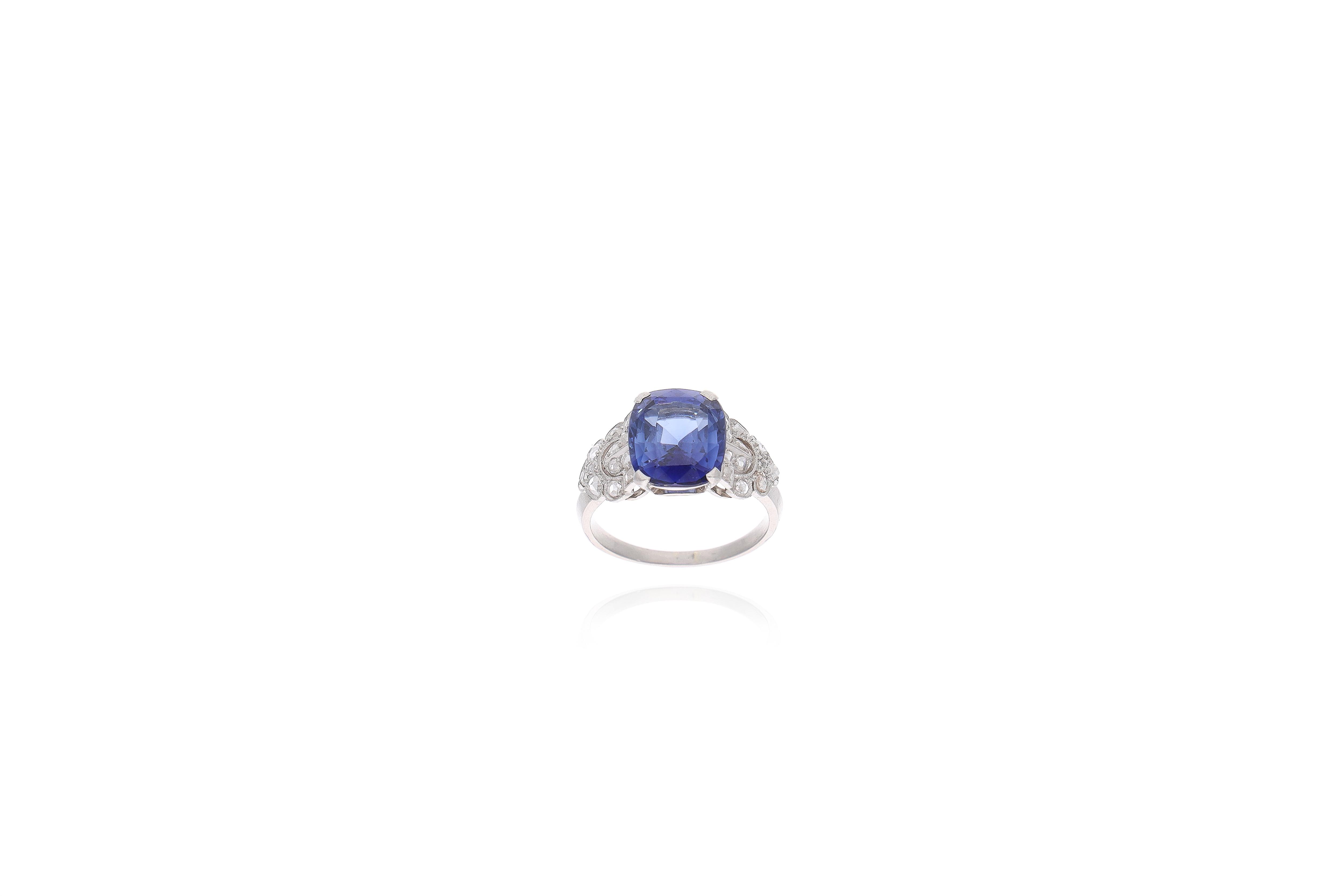 Anello con diamanti e pietra - Asta Preziosi