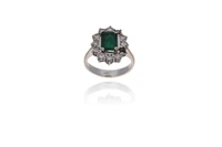 Anello con diamanti e smeraldo - Asta Preziosi Anello con diamanti e smeraldo - Asta Preziosi