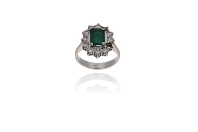 Anello con diamanti e smeraldo - Asta Preziosi Anello con diamanti e smeraldo - Asta Preziosi