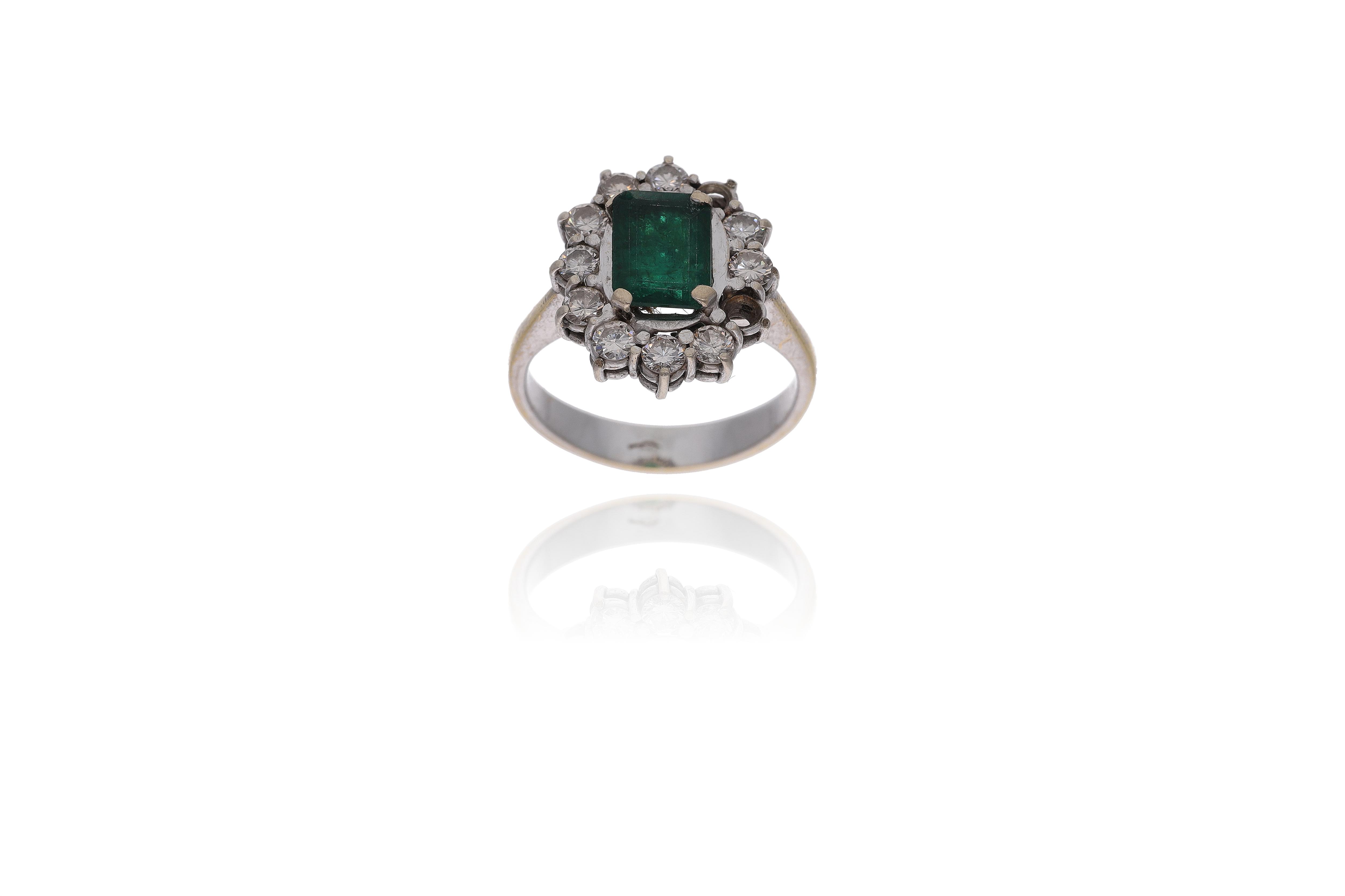 Anello con diamanti e smeraldo - Asta Preziosi