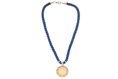 Collana con ciondolo con sterlina - Asta Preziosi Collana con ciondolo con sterlina - Asta Preziosi