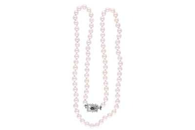 Collana di perle coltivate con zaffiro e diamanti - Asta Preziosi Collana di perle coltivate con zaffiro e diamanti - Asta Preziosi
