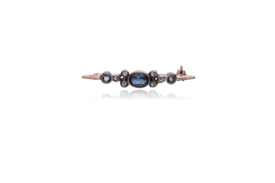 Spilla con zaffiro e diamanti - Asta Preziosi Spilla con zaffiro e diamanti - Asta Preziosi