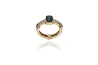 Anello con diamanti, zaffiro, smeraldi, rubini ed una pietra rossa - Asta Preziosi Anello con diamanti, zaffiro, smeraldi, rubini ed una pietra rossa - Asta Preziosi