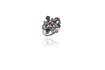 Anello con diamanti e smeraldi - Asta Preziosi Anello con diamanti e smeraldi - Asta Preziosi