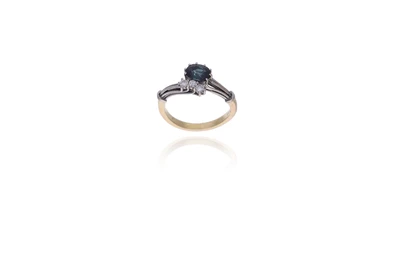 Anello con diamanti e zaffiro - Asta Preziosi Anello con diamanti e zaffiro - Asta Preziosi
