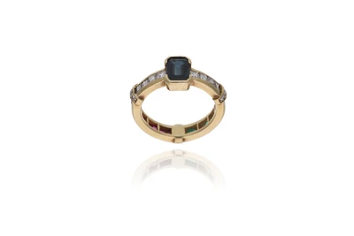 Anello con diamanti, zaffiro, smeraldi, rubini ed una pietra rossa - Asta Preziosi Anello con diamanti, zaffiro, smeraldi, rubini ed una pietra rossa - Asta Preziosi