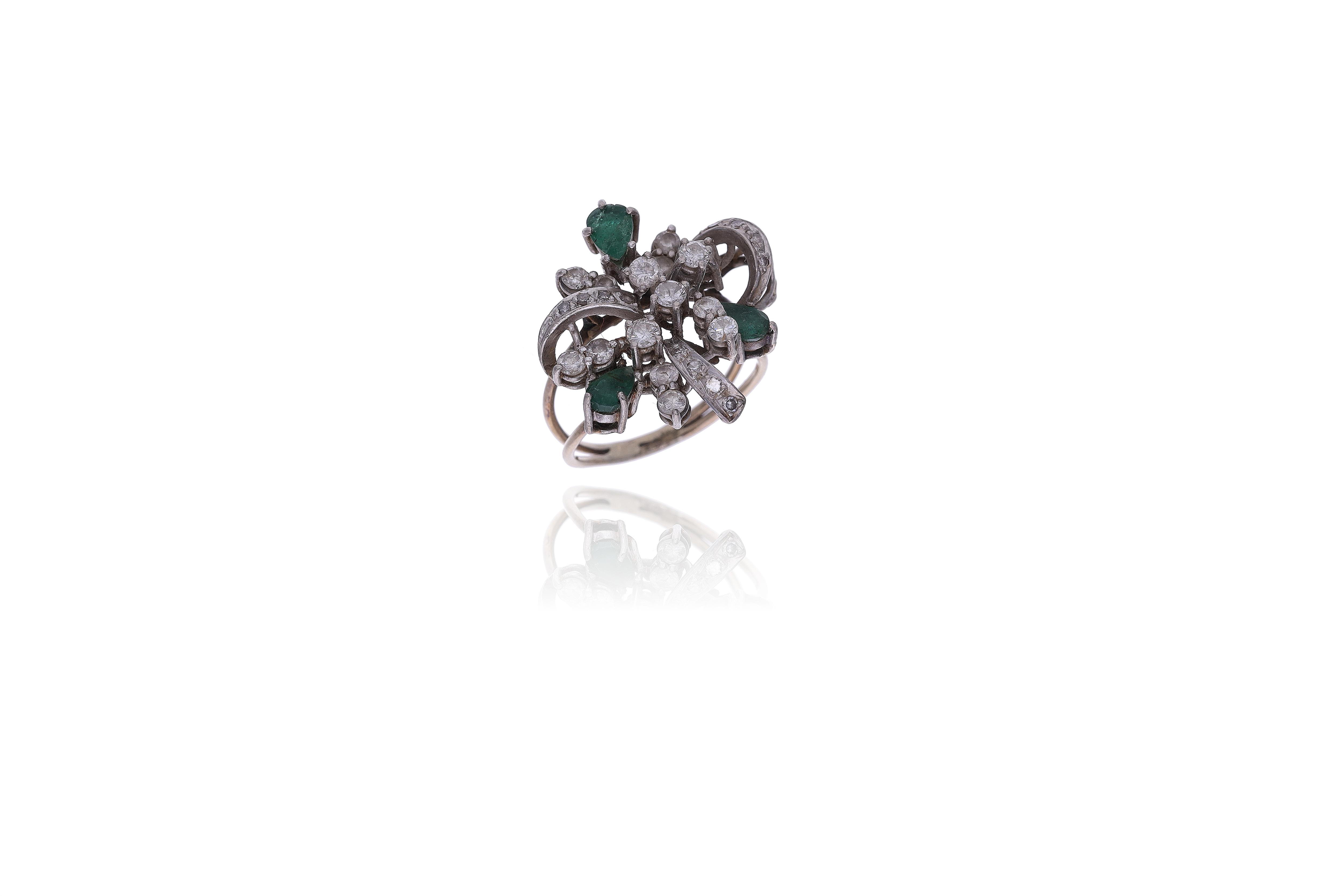 Anello con diamanti e smeraldi - Asta Preziosi