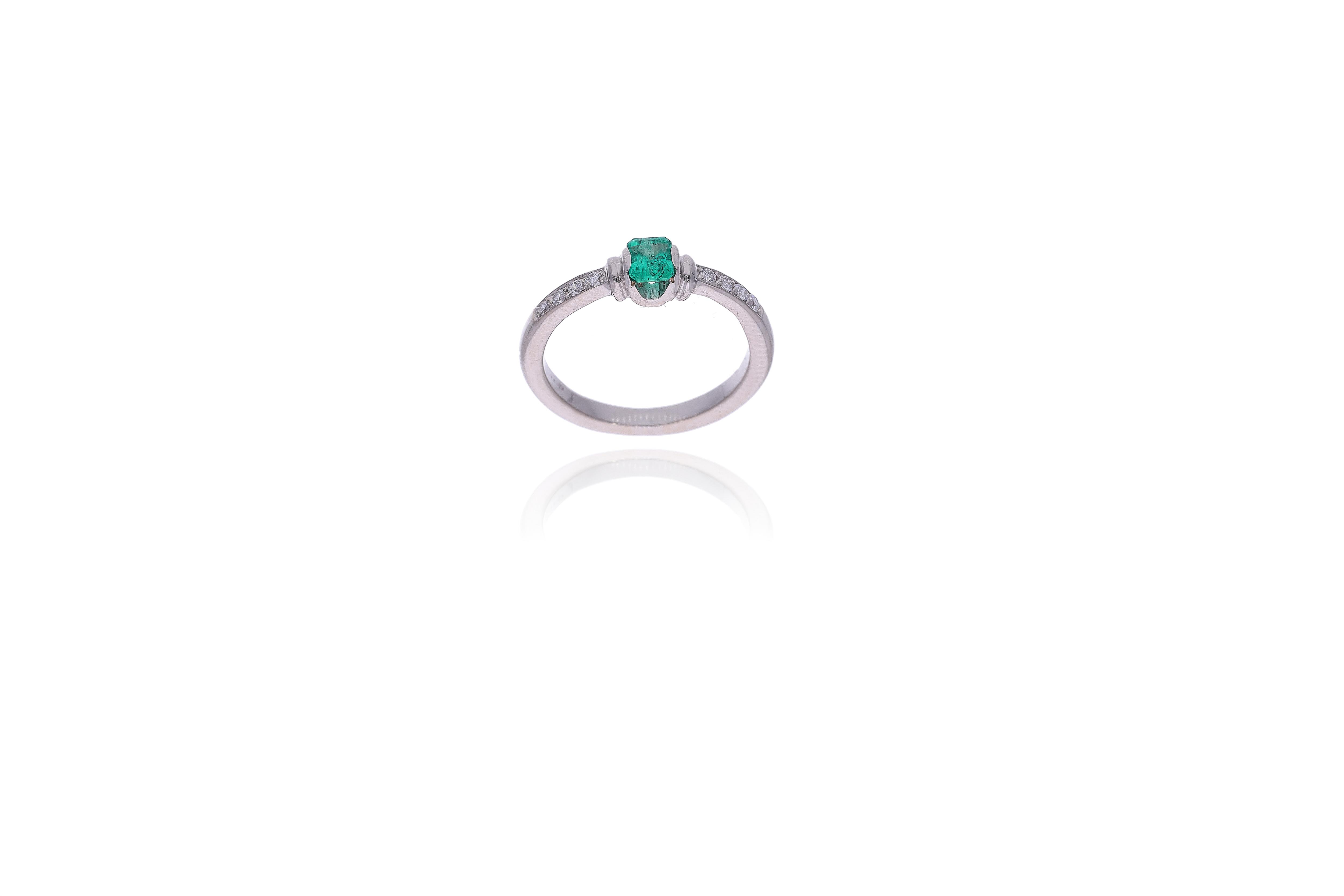 Anello con smeraldo e diamanti - Asta Preziosi