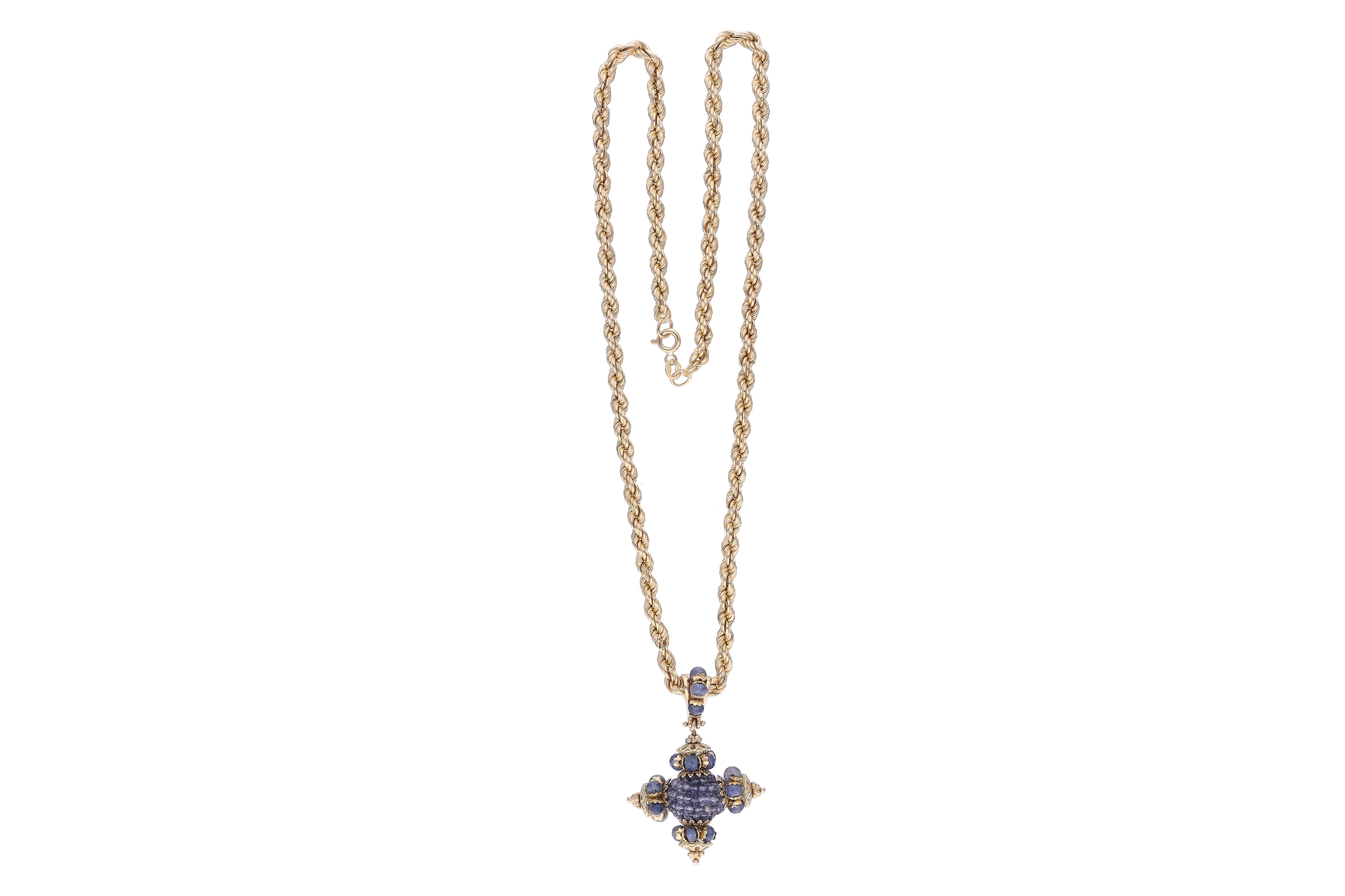 Collana e ciondolo con ioliti e zaffiri - Asta Preziosi