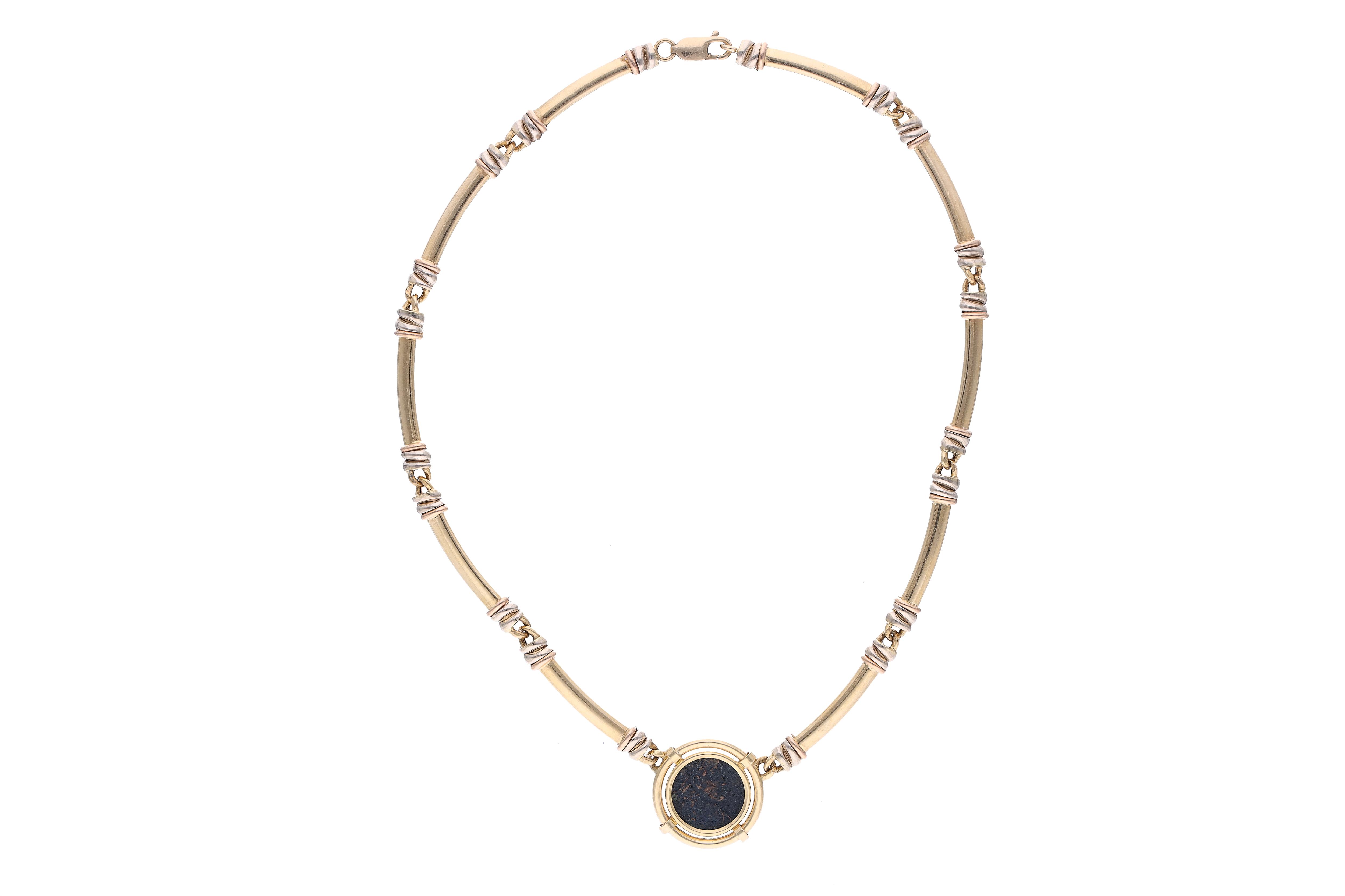Collana con medaglia - Asta Preziosi