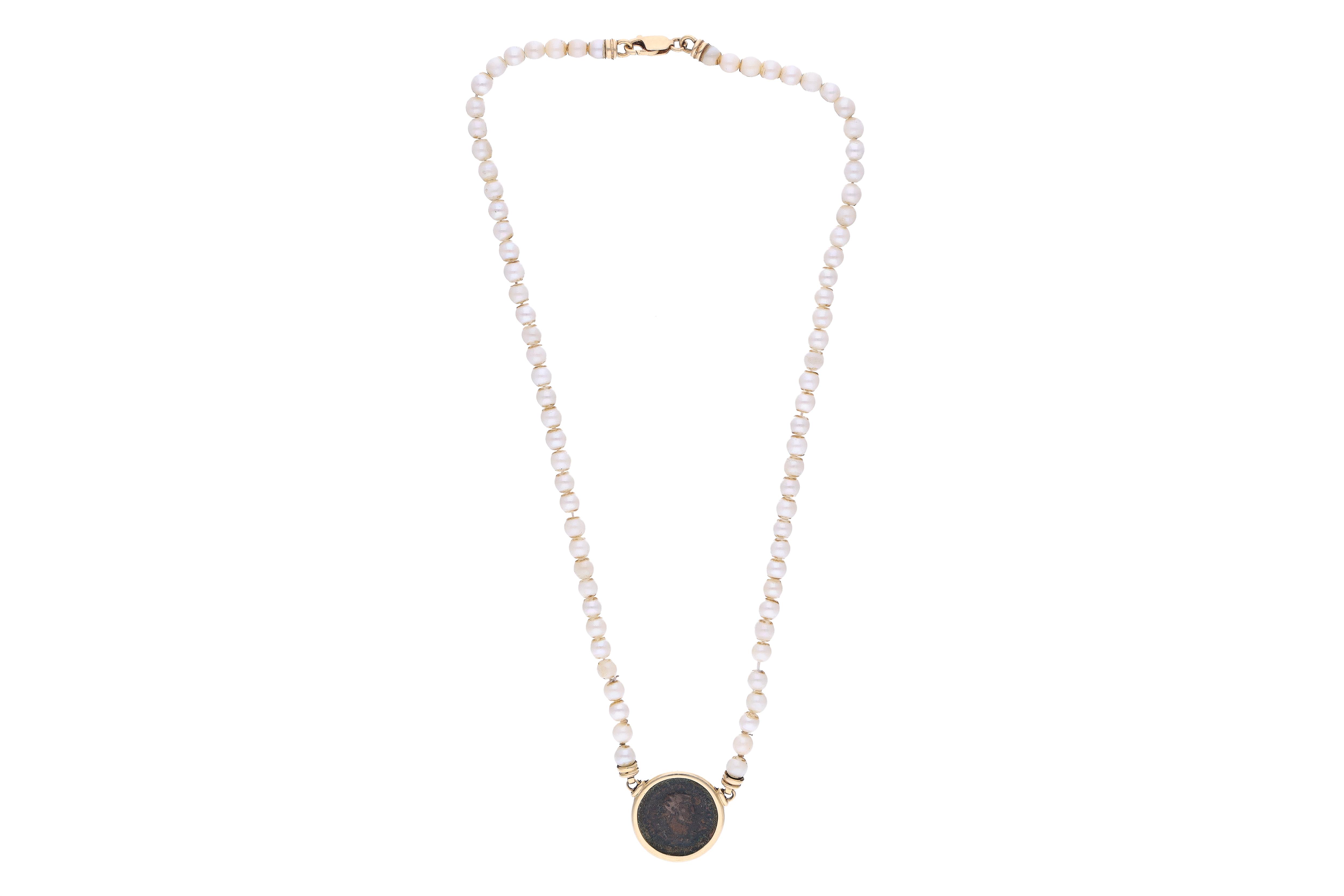 Collana di perle coltivate con medaglia - Asta Preziosi