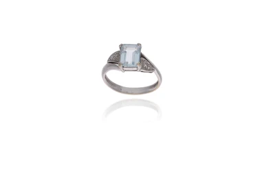 Anello con acquamarina e diamanti - Asta Preziosi Anello con acquamarina e diamanti - Asta Preziosi
