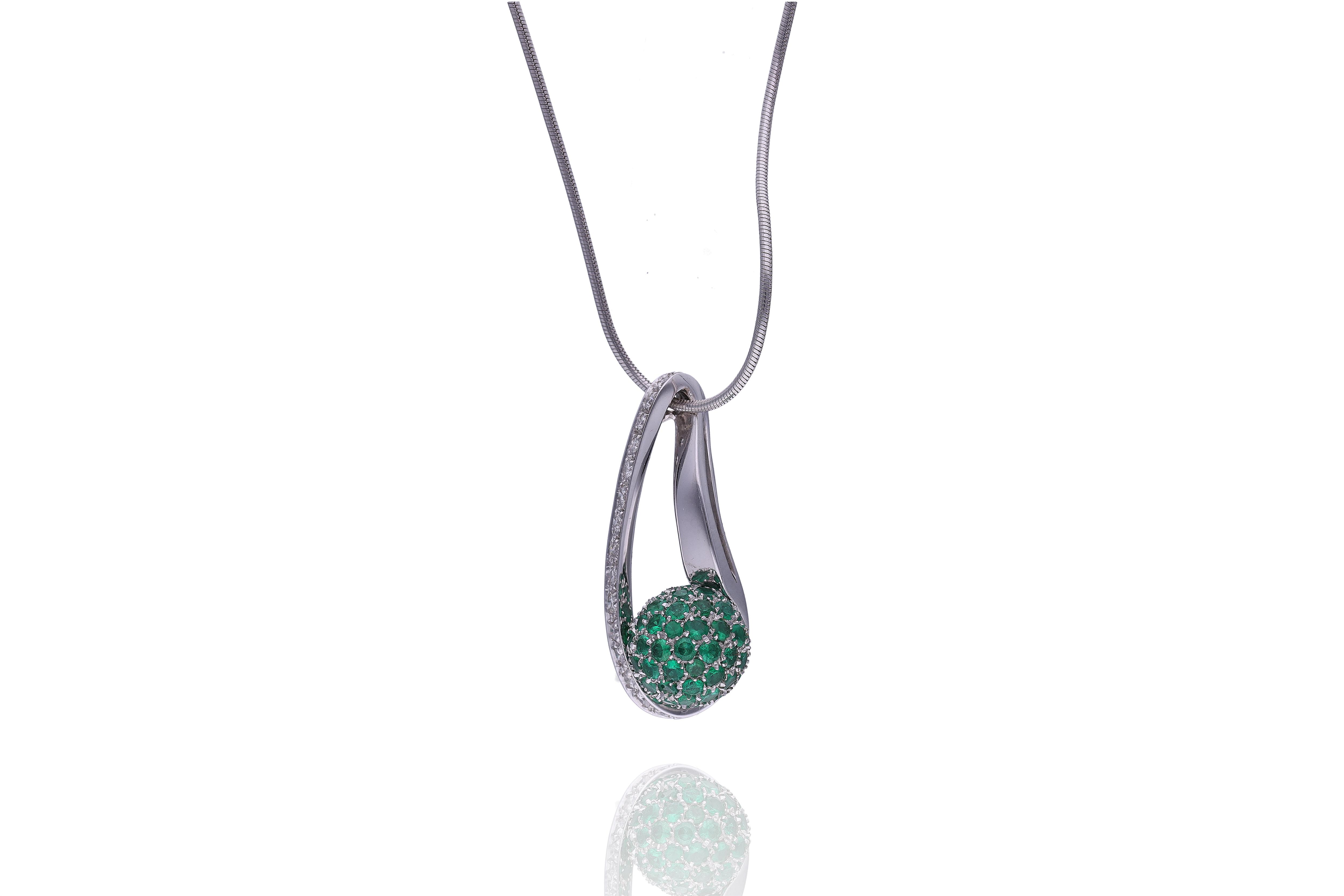 Nimei, collana con diamanti e smeraldi - Asta Preziosi