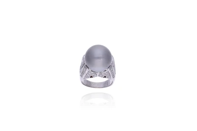 Anello con perla Mari del Sud e diamanti - Asta Preziosi Anello con perla Mari del Sud e diamanti - Asta Preziosi