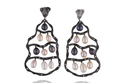 Orecchini con perle coltivate, diamanti, diamanti neri e pietre - Asta Preziosi Orecchini con perle coltivate, diamanti, diamanti neri e pietre - Asta Preziosi