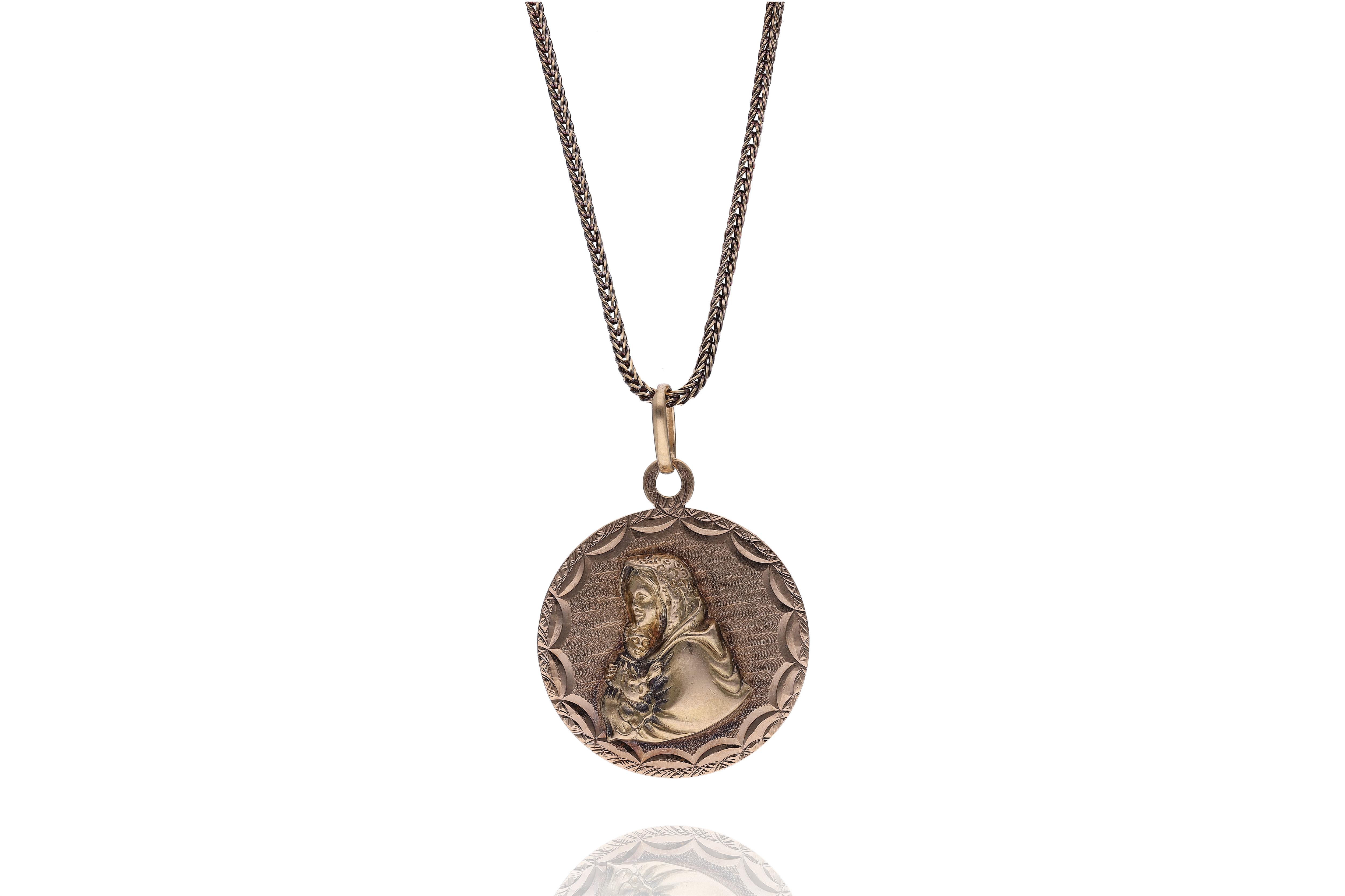 Collana e ciondolo in oro - Asta Preziosi