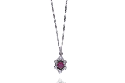 Collana con ciondolo, diamanti e pietra - Asta Preziosi Collana con ciondolo, diamanti e pietra - Asta Preziosi