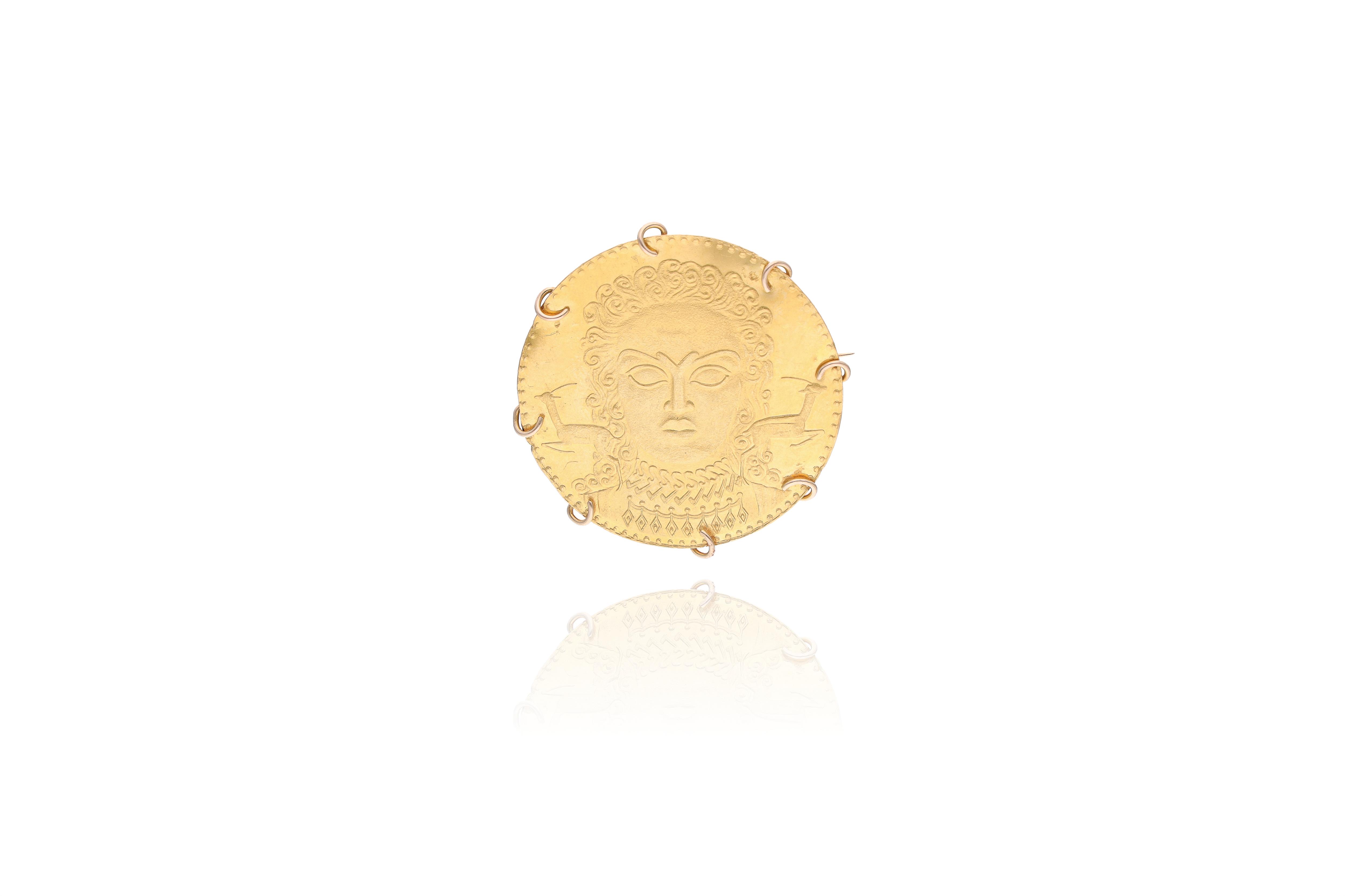 Spilla con medaglia in oro - Asta Preziosi