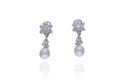 Orecchini con perle coltivate e diamanti - Asta Preziosi Orecchini con perle coltivate e diamanti - Asta Preziosi