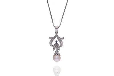 Collana con ciondolo con perla coltivata e zaffiro - Asta Preziosi Collana con ciondolo con perla coltivata e zaffiro - Asta Preziosi