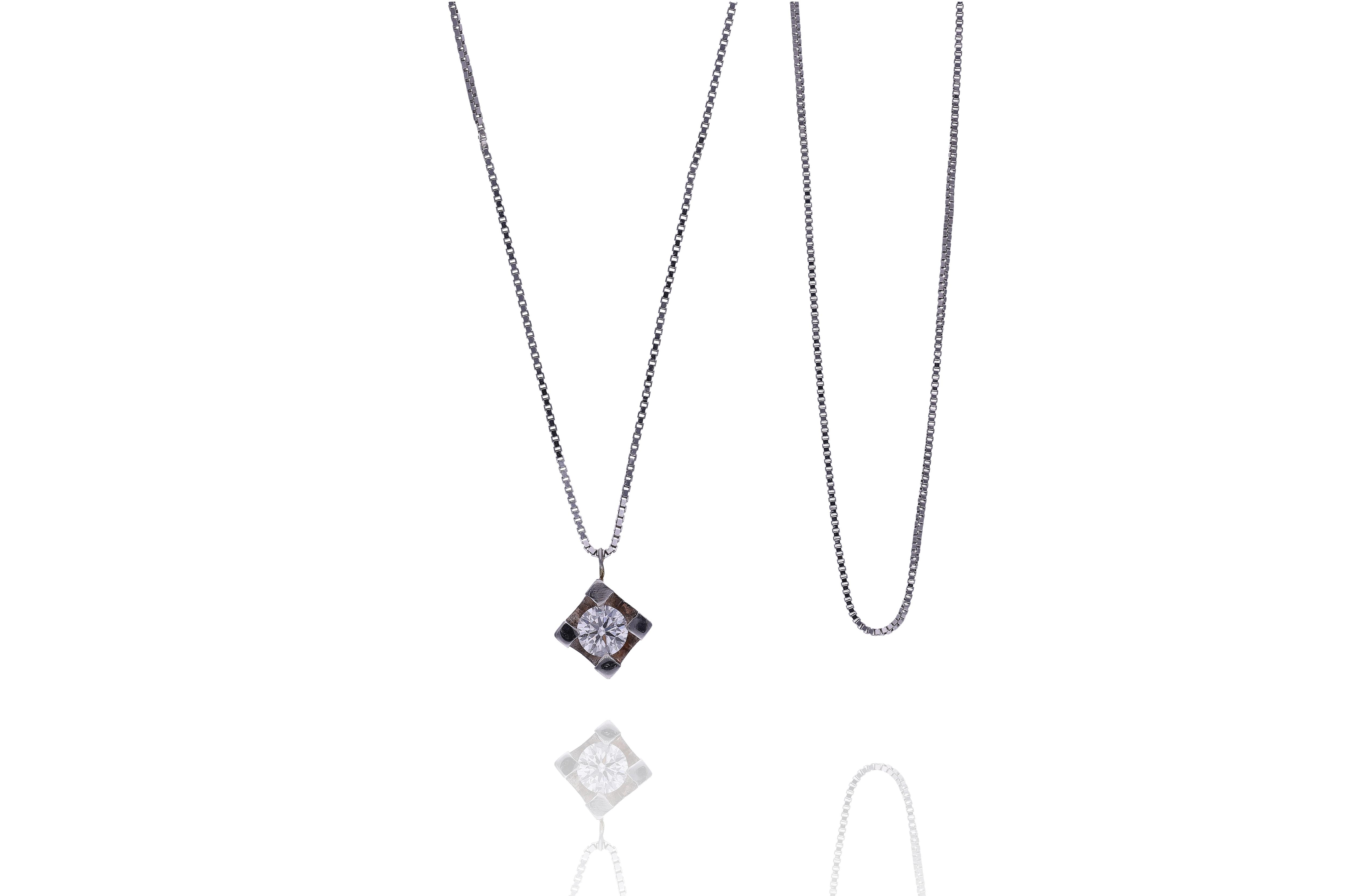 Due collane con diamante - Asta Preziosi