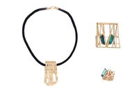 Collana, spilla con opali su matrice e anello con tormalina - Asta Preziosi Collana, spilla con opali su matrice e anello con tormalina - Asta Preziosi