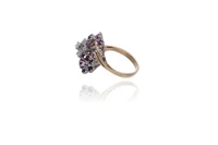 Anello con diamanti, rubini e zaffiri - Asta Preziosi
