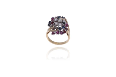 Anello con diamanti, rubini e zaffiri - Asta Preziosi