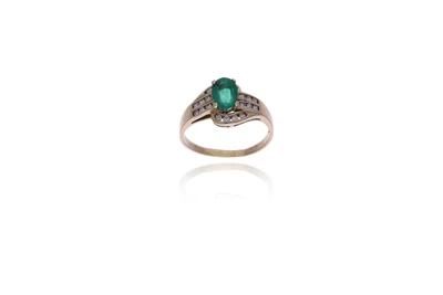 Anello con diamanti e smeraldo - Asta Preziosi