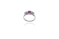 Anello con diamanti e rubino - Asta Preziosi