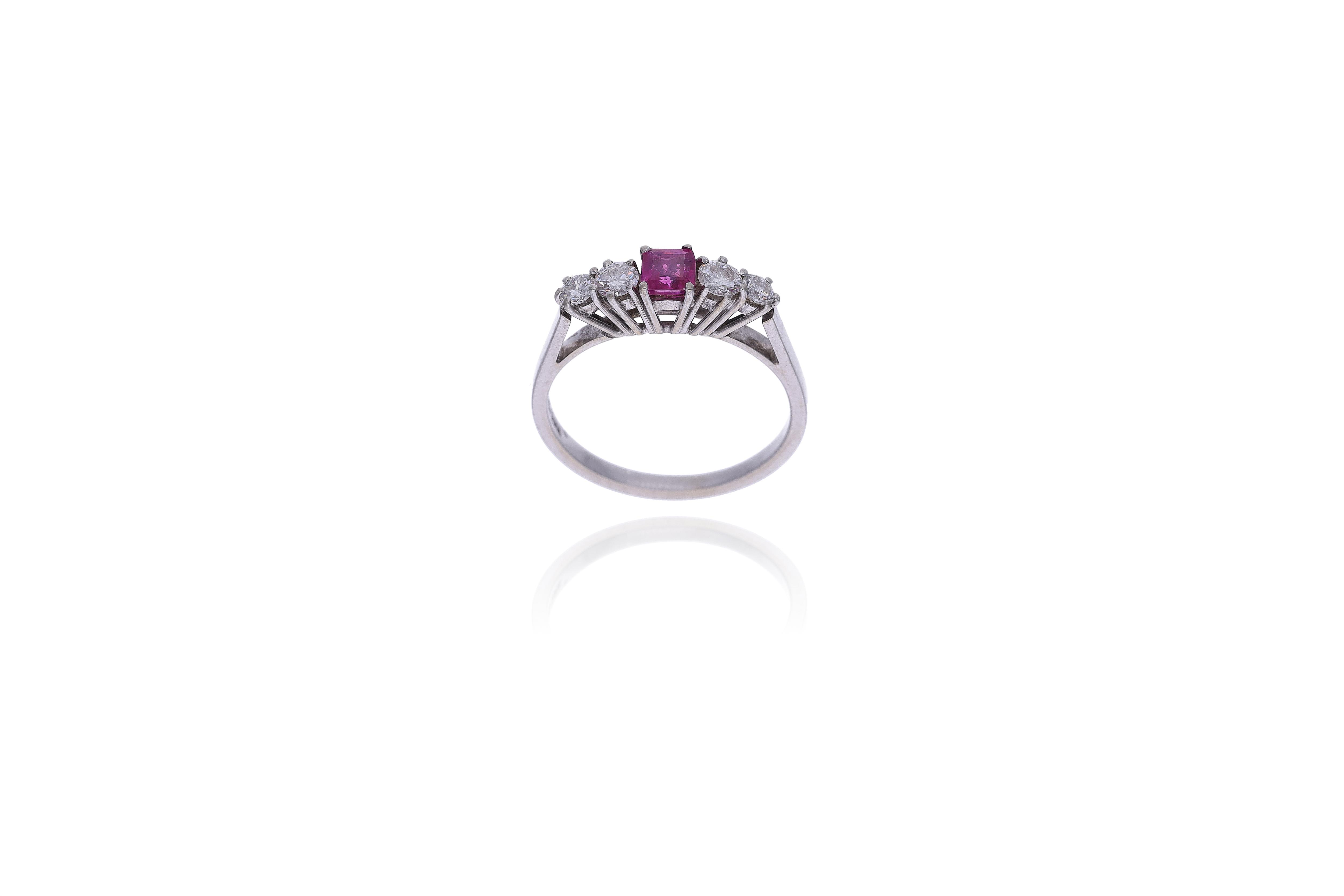 Anello con diamanti e rubino - Asta Preziosi