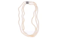 Collana di perle coltivate con diamanti - Asta Preziosi