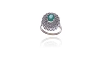 Anello con smeraldo e diamanti - Asta Preziosi Online Anello con smeraldo e diamanti - Asta Preziosi Online