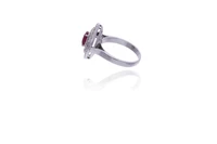 Anello con rubino e diamanti - Asta Preziosi Online Anello con rubino e diamanti - Asta Preziosi Online